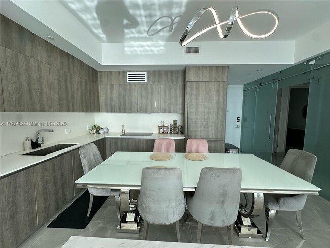 Building Photo - 17550 Collins Ave