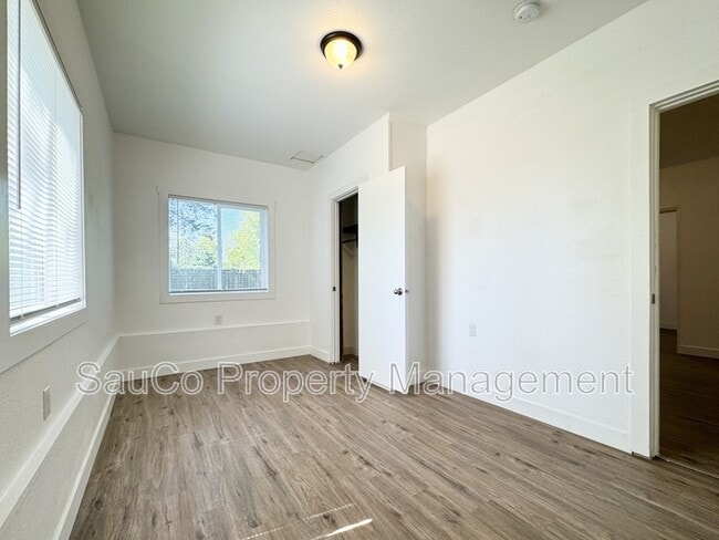 Building Photo - 6423 SW Raab Rd