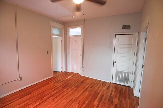 Middle Bedroom - 1824 Summit St