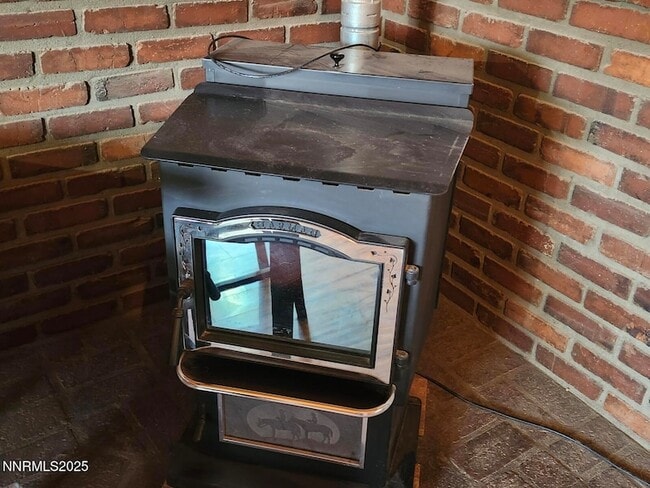 Building Photo - 880 Truckee Ln