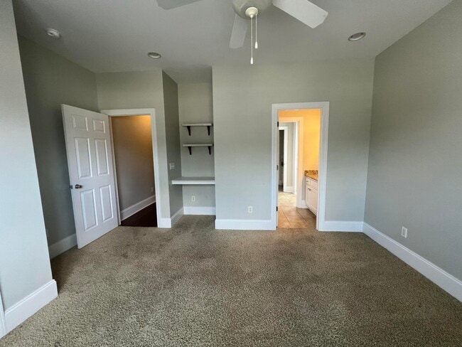 Building Photo - 2105 Harborview Dr