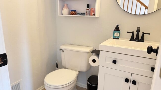 Building Photo - 44432 James Ct