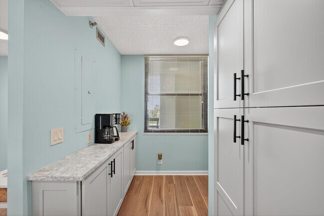 Building Photo - 9650 S Ocean Dr