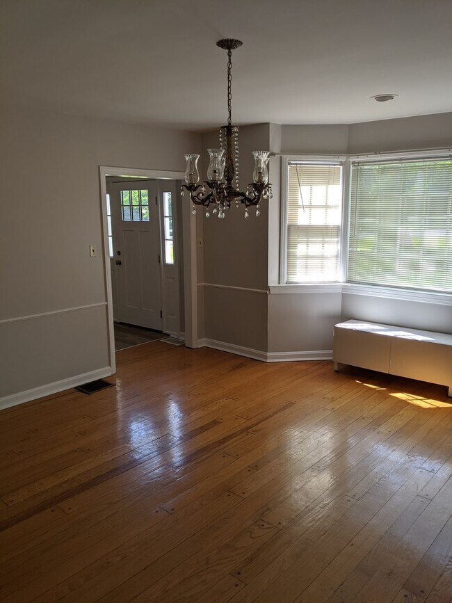 Building Photo - Spacious Home near Downtown Cincinnati