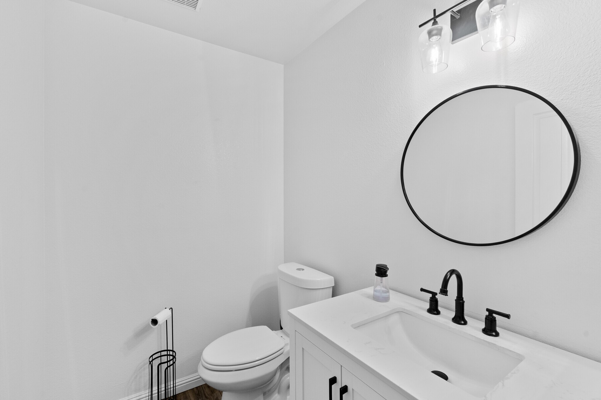 Building Photo - 1124 Grass Valley Way