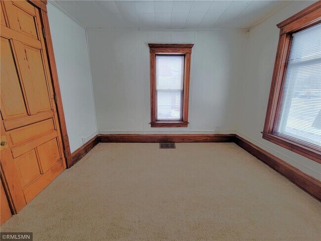 Building Photo - 210 N Fremont St