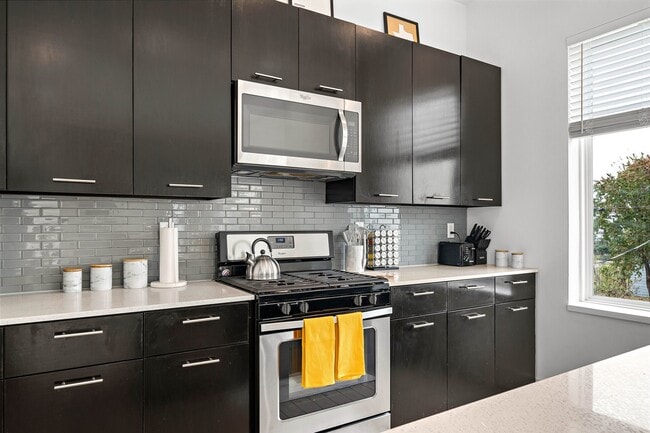 Building Photo - 3002 Hawkins St