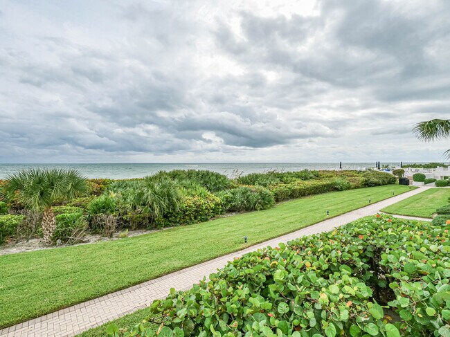 Building Photo - 8444 Oceanside Dr