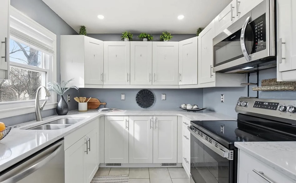 Kitchen - 7733 Webster St