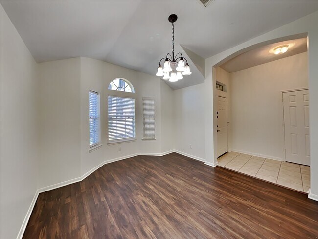 Building Photo - 10467 Twin Circles Dr