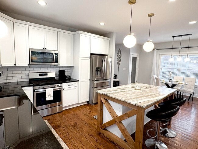 Building Photo - 718 N Alexander Ave