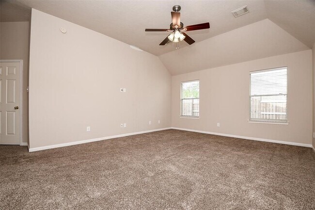 Building Photo - 3715 Crescent Dr