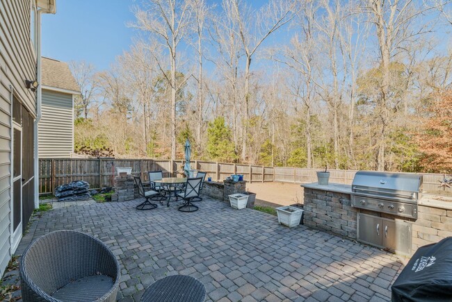 Building Photo - Experience Elevated Living on Cutleaf Drive!