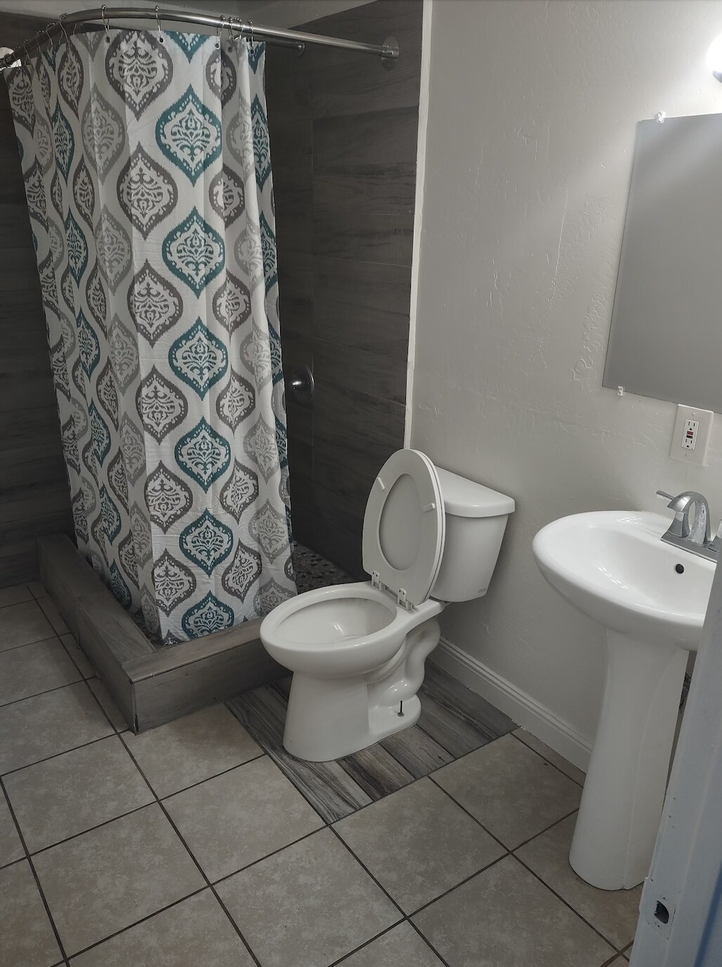 Bathroom - 713 W Pima St