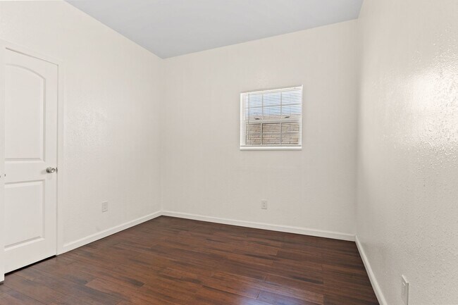 Building Photo - Fully Renovated 2-Bedroom in West Oakland McClymonds Neighborhood