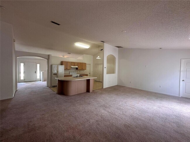 Building Photo - 33 Rybark Ln