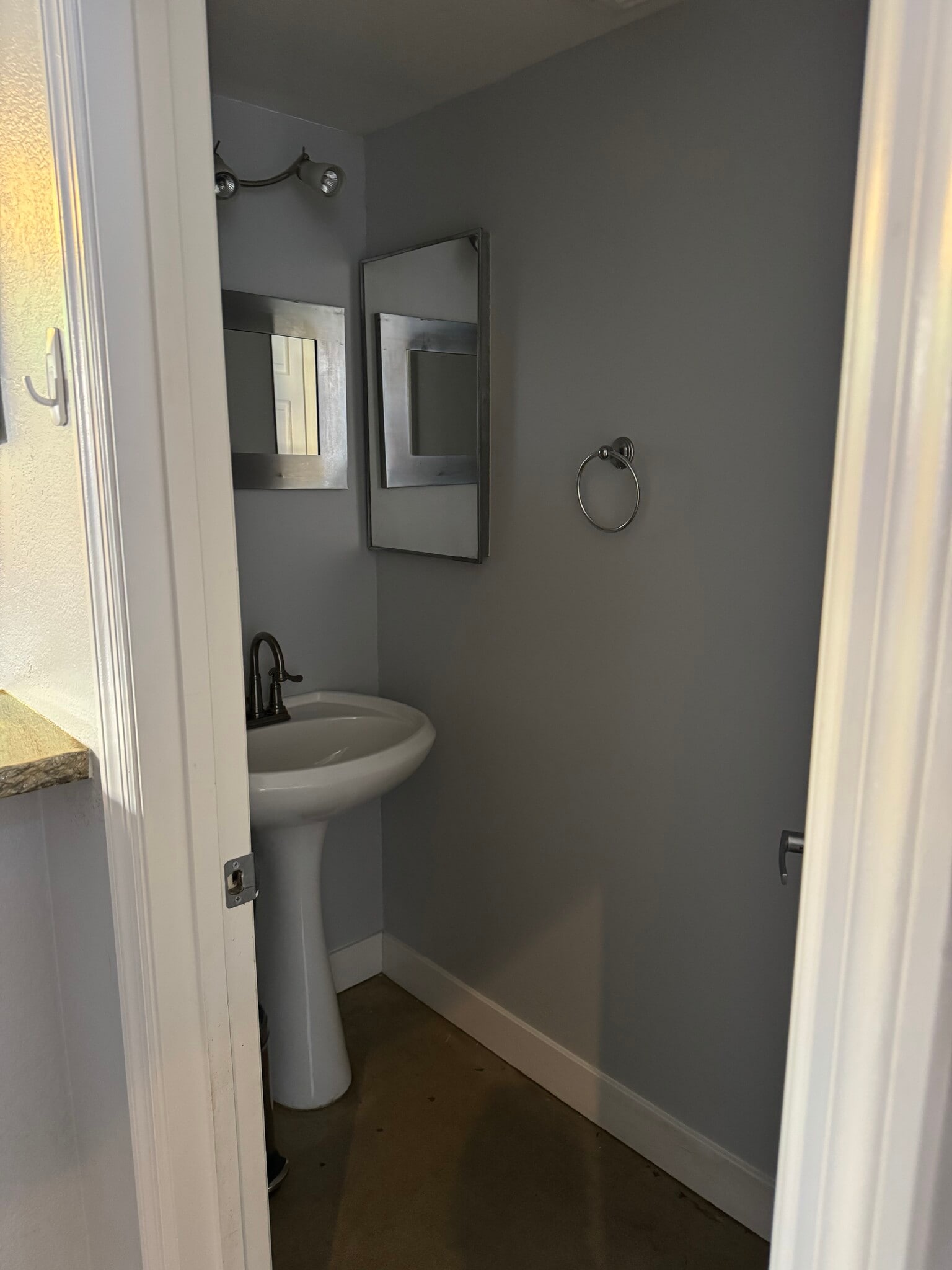 Building Photo - 1025 E Highland Ave