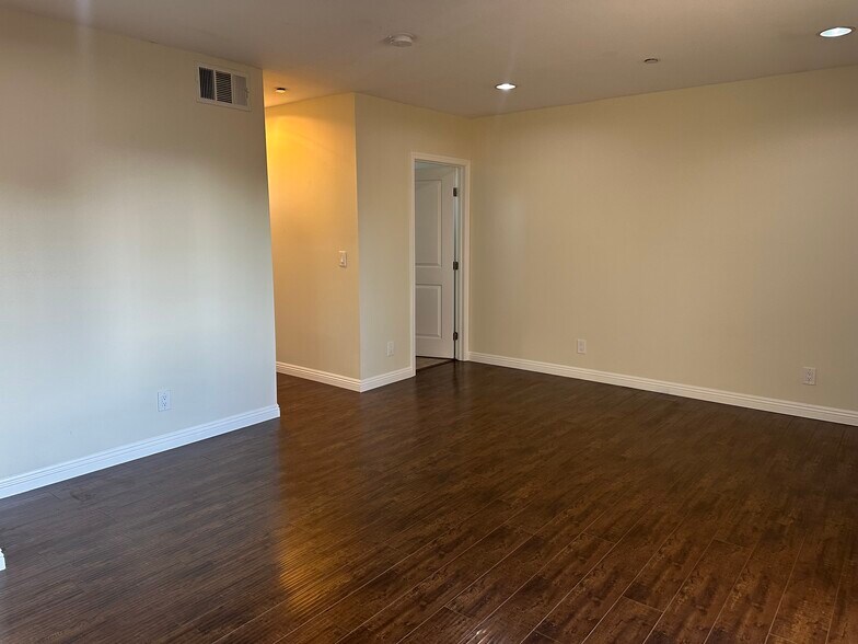 Building Photo - 14343 Tiara St