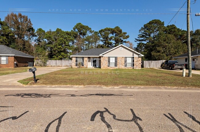 Building Photo - Charming 3-Bed 2-Bath Brick Home in West Mobile