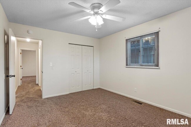 Building Photo - 3 Sundowner Ln