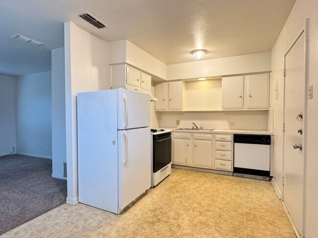 Building Photo - 503 S Fannin Ave