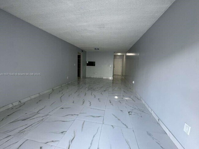 Building Photo - 1480 W 46th St