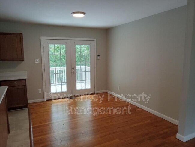 Building Photo - 1211 Timberlane Dr