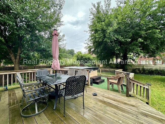 Building Photo - Charming Colonial-Style Home in the Desira...