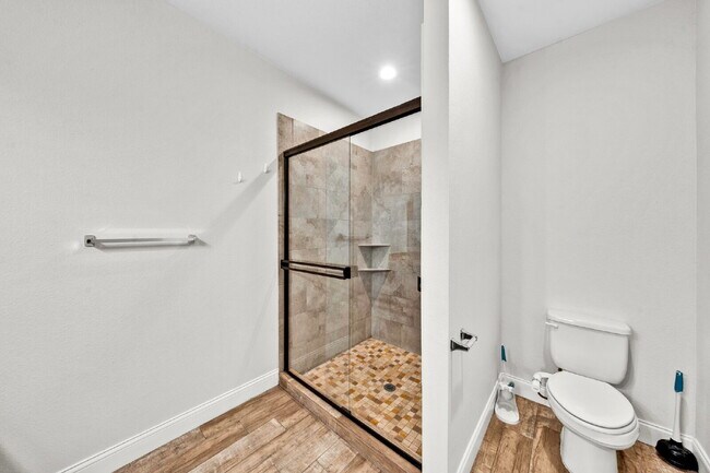 Building Photo - "Charming 3-Bed, 2-Bath Greenville Home with Elegant Granite Countertops!"