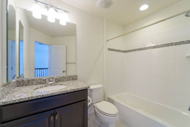Building Photo - 3 bedroom 3 bath townhouse in Brambleton