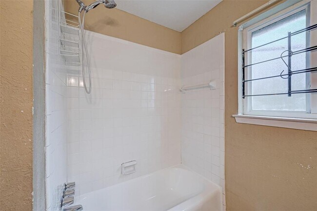 Building Photo - 5107 Trail Lake Dr