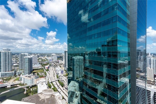 Building Photo - 200 Biscayne Blvd Way