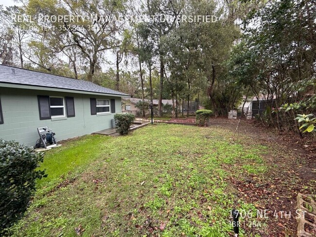 Building Photo - Amazing Location & Spacious Corner Lot!