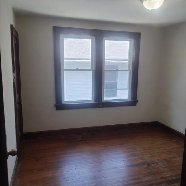 Building Photo - 743 S Terrace Ave