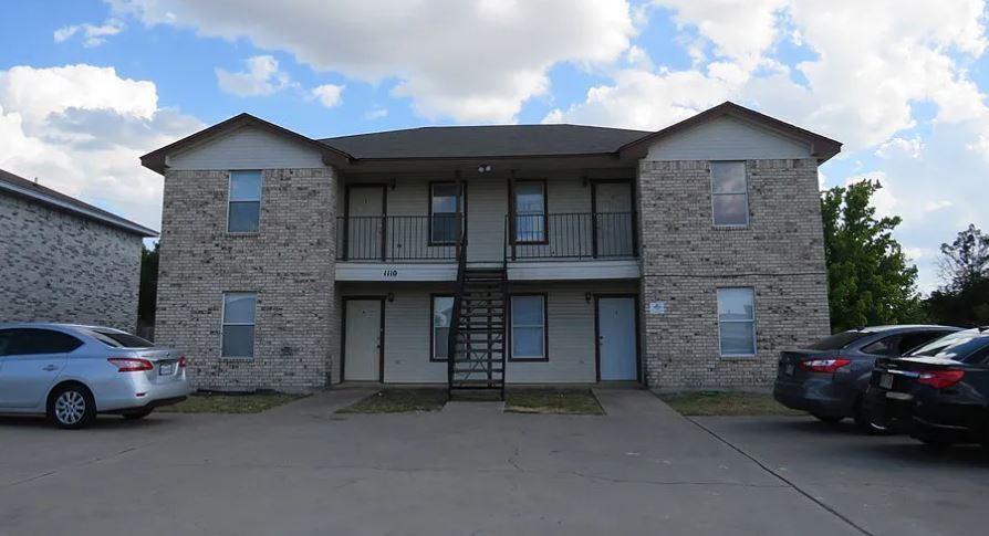 New paint on exterior. Unit B is on the upper left. - 1110 Circle M Dr