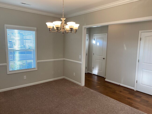 Building Photo - 269 Tulip Dr