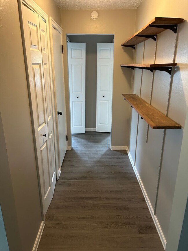 Building Photo - $875 Potter House Apartments: Directly adjacent to BSU and IU Health Ball Memorial Hospital.