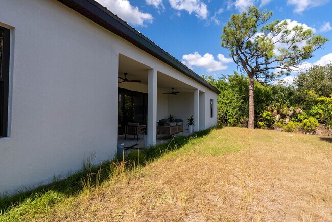 Building Photo - Brand New Construction 3/2  Canal Front Home for Rent in North Port