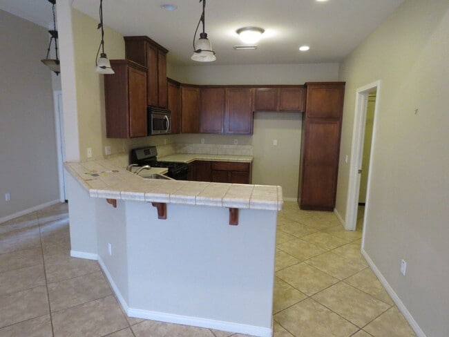 Building Photo - Beautiful 3/2 in the heart of JT!