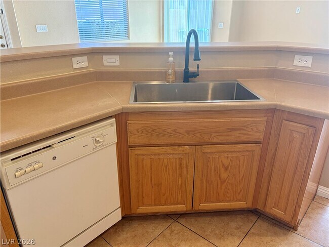 Building Photo - 2065 Scanlon Ferry Ct