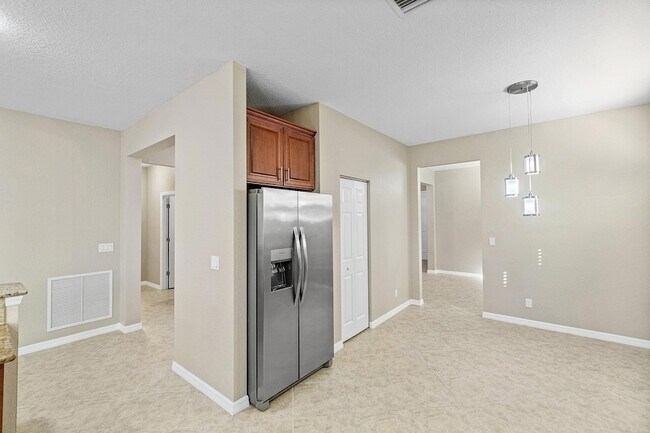 Building Photo - 10636 Ivanhoe Ln