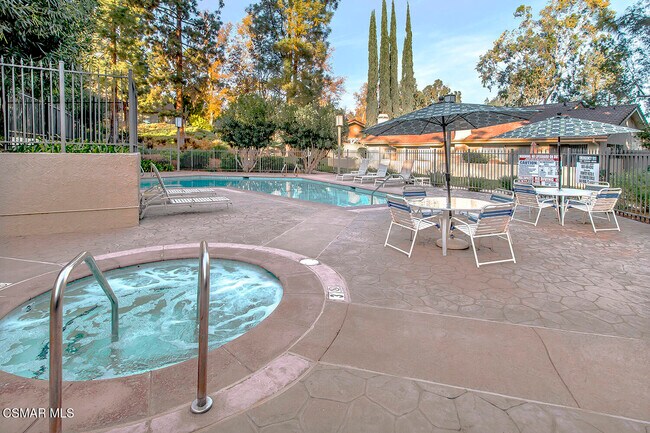 Building Photo - 576 Calle De Las Ovejas