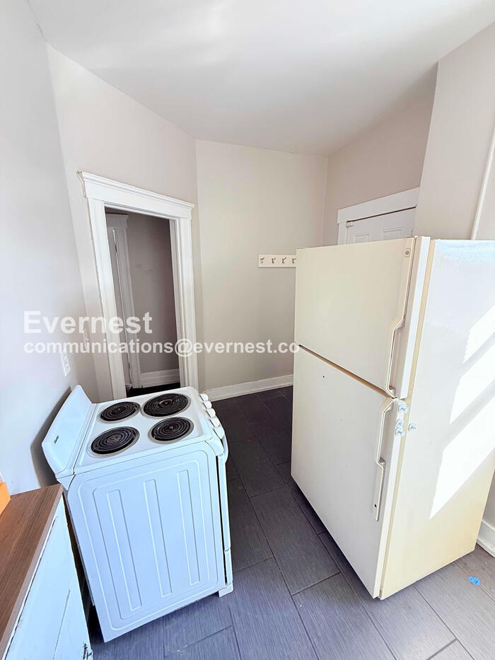 Building Photo - 506 Westminster St