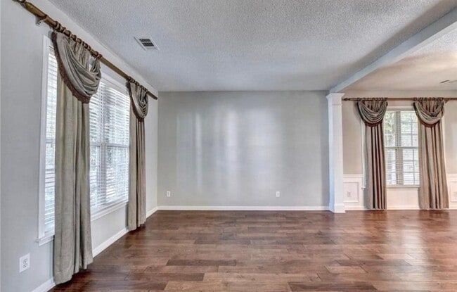Building Photo - 300 Treyford Ct