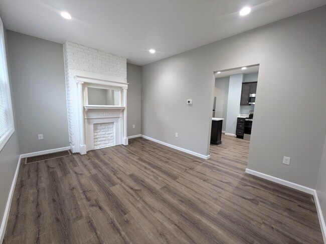 Livingroom - 206 N Mathilda St