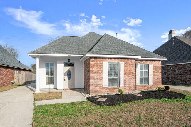 Building Photo - 2201 Hunters Trl Dr