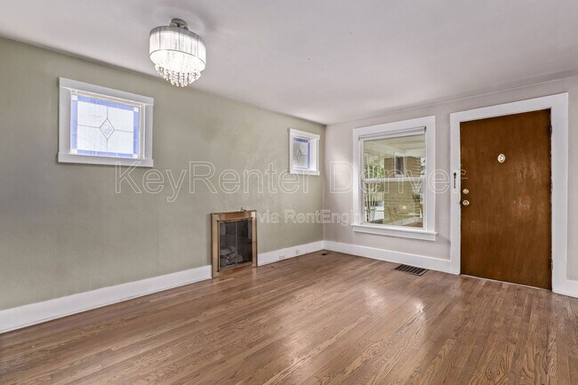 Building Photo - 4654 N Bryant St