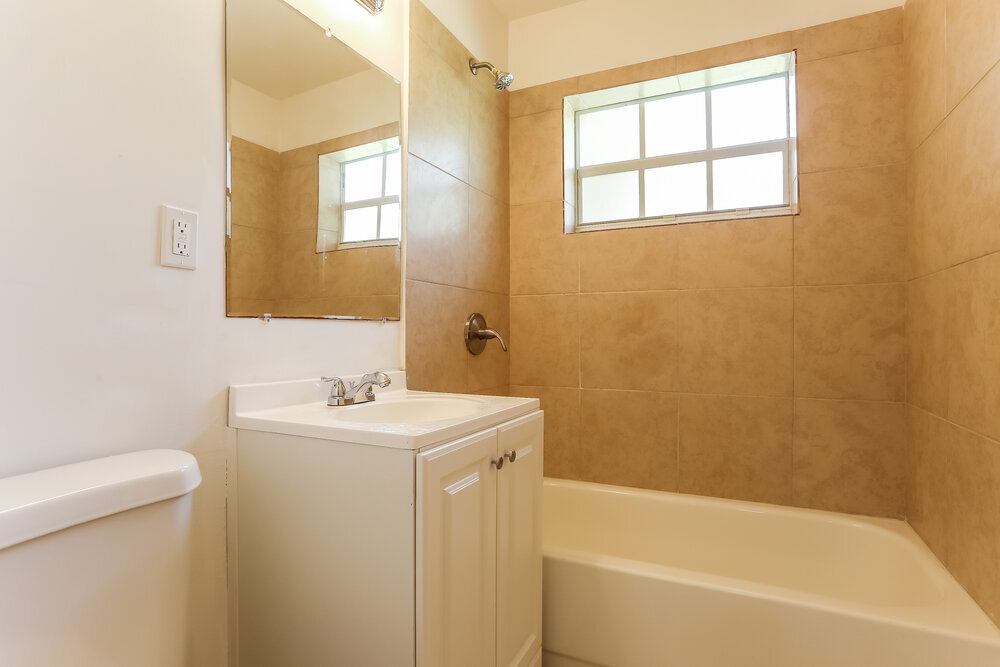 Building Photo - 1107 NW 15th Ct