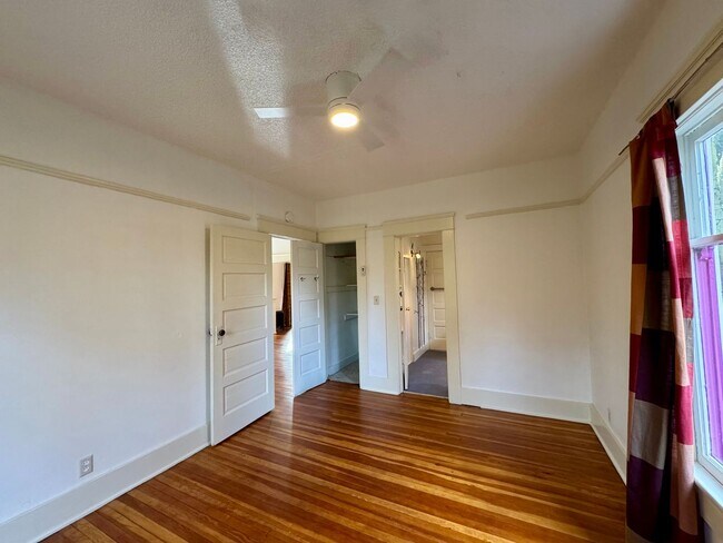 Building Photo - Beautiful 4 Bedroom, 2 Bath with Bonus Room in the Whiteaker Neighborhood!