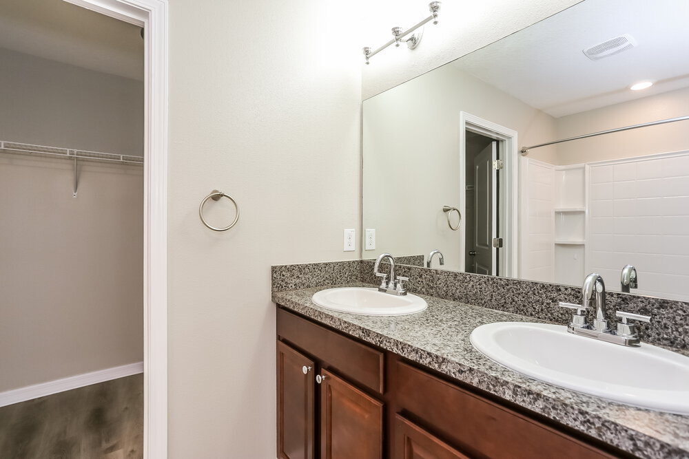 Building Photo - 137 Cascade Bend Dr